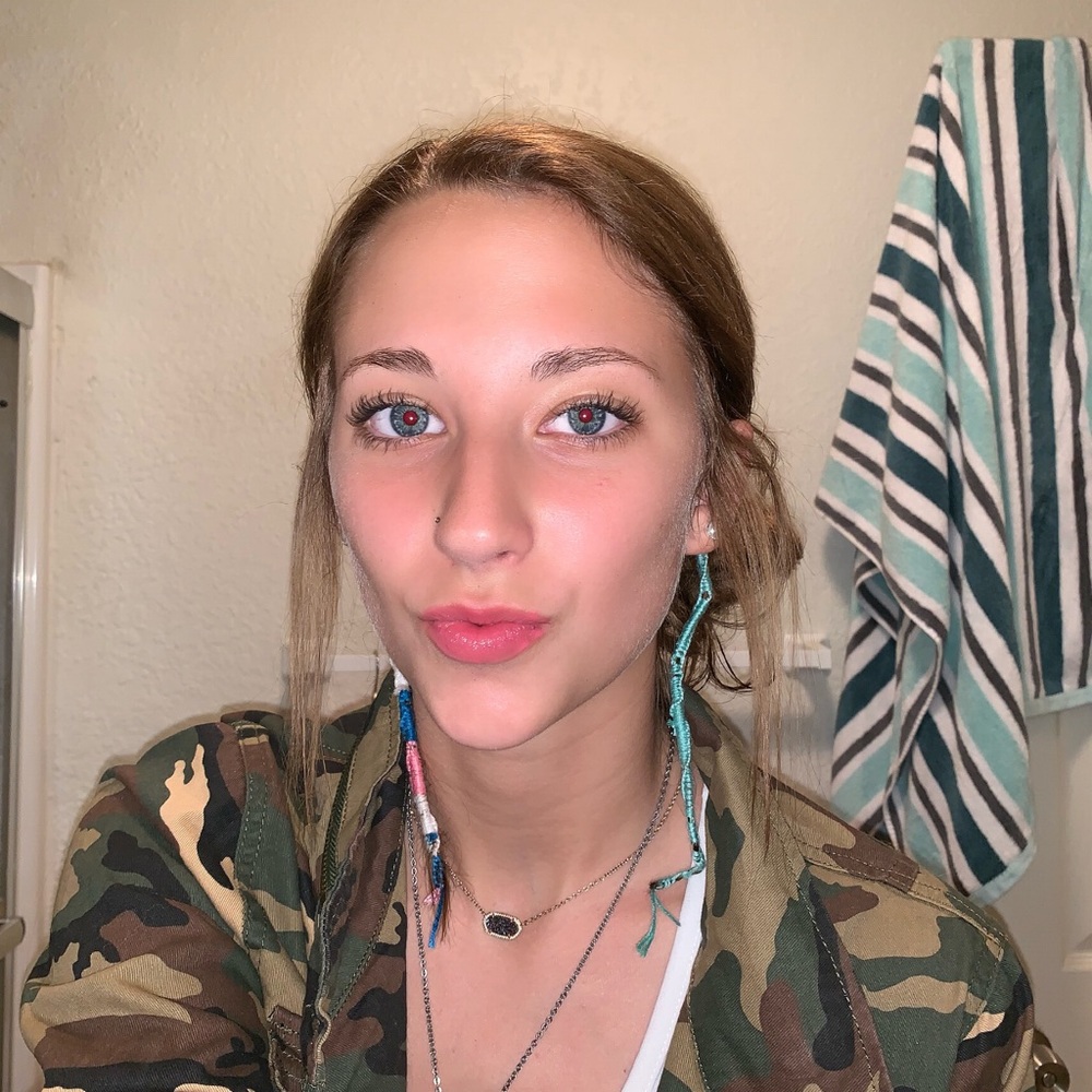 Meet your Posher, Kinzi